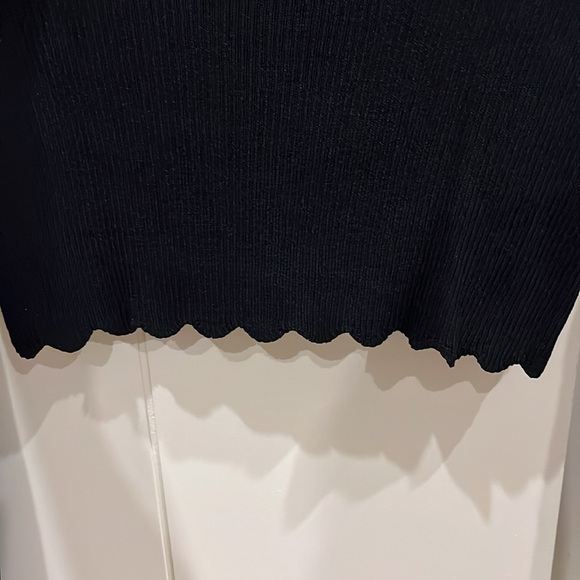 Scalloped cropped long sleeve - Picture 2 of 2